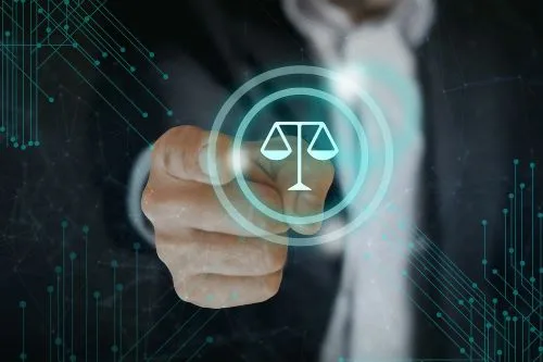 L'index désigne la balance de la justice, sur fond de connexions. Symbolise l'atout d'un DPO certifié pour le réseau de l'entreprise